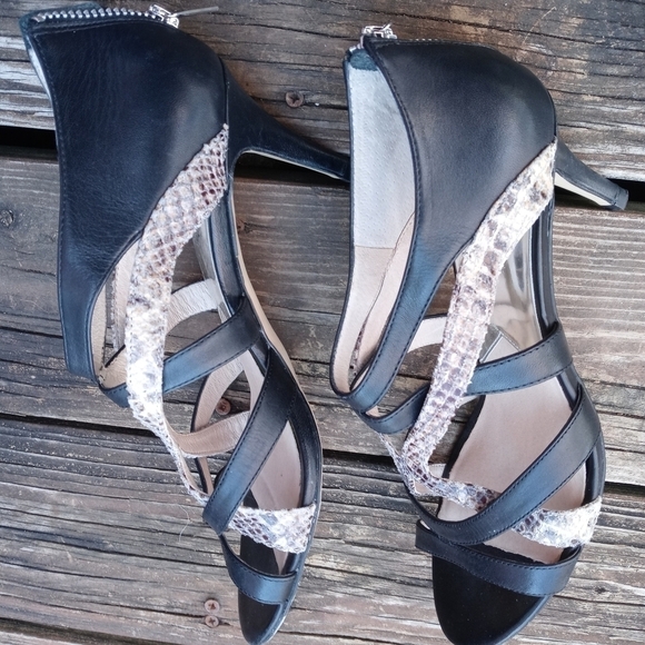 Michael Kors Women's 3" Heel Black Strap Snake Leather Back Zip 9M. 251pm - Picture 8 of 10